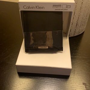 Calvin Klein men’s pass case pull out wallet